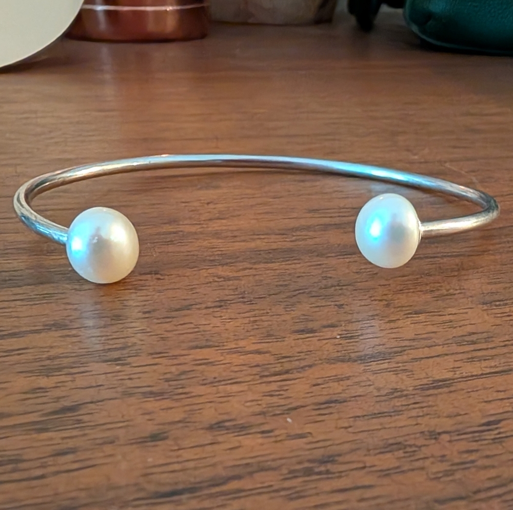 Elegant Silver Pearl Bracelet